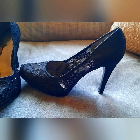 Nine West Rocha Sparkly Lace Overlay Pumps Size 8. Never worn. - Picture 7 of 7